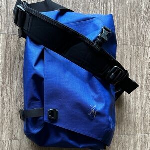 GUC Arc'teryx 10l Granville crossbody Blue Bag with adjustable Strap